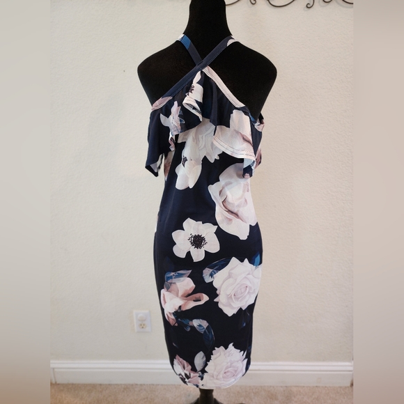 Cold Shoulder Floral Dress size M - Picture 3 of 7